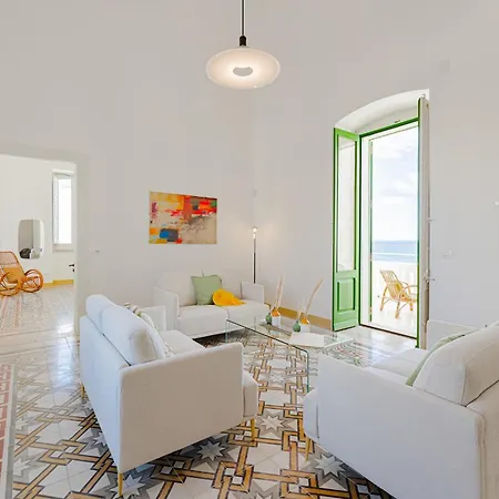 Villa Aristula 11, Emma